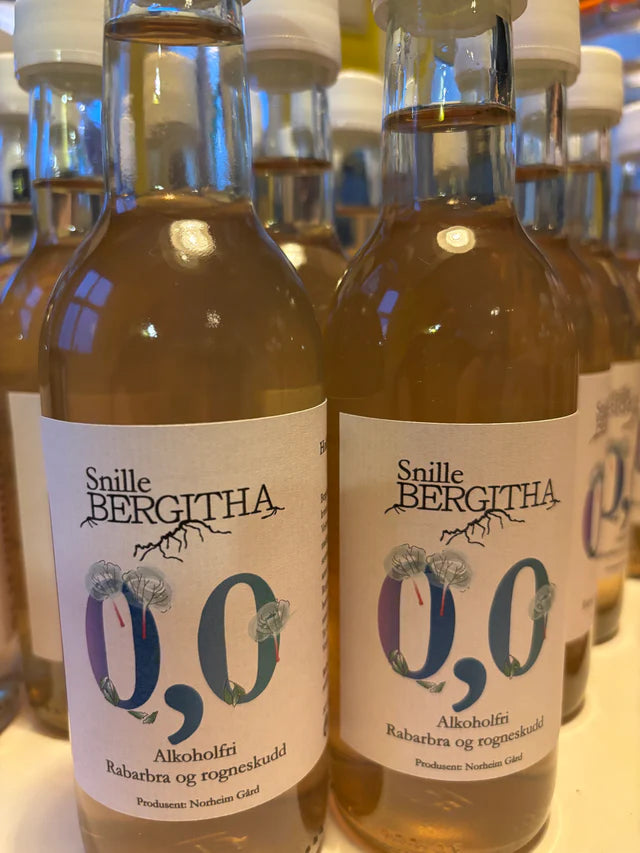 Økologisk vin av Rabarbra og rogneskudd - Snille Bergitha